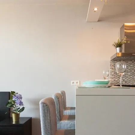 Luka Studio Aircondition + Free Parking *